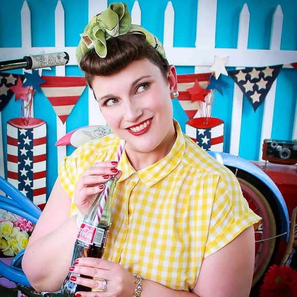 Meet your Posher, Kate - Picture 3 of 3